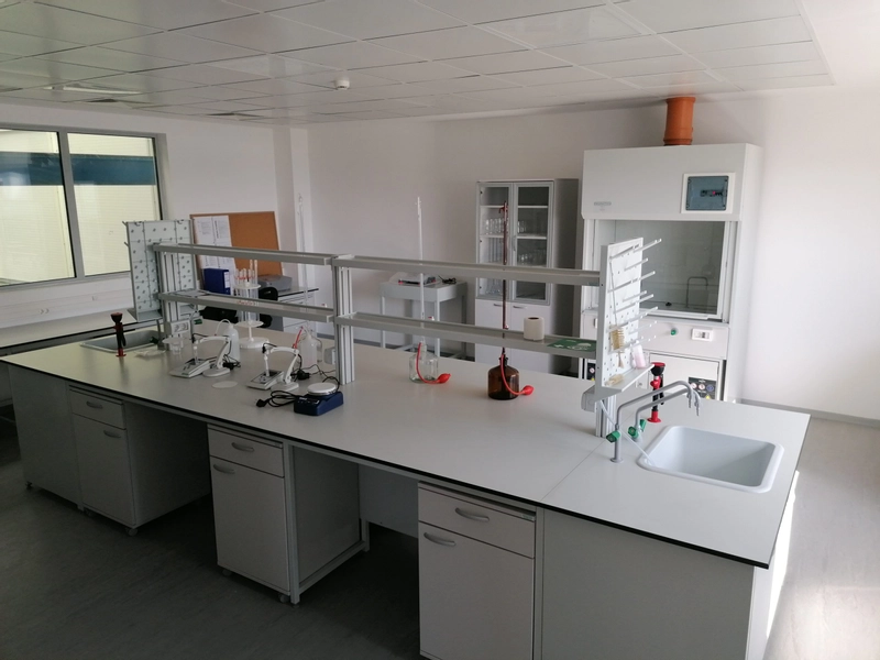 Лабораторијски радни столови - Облици и димензије